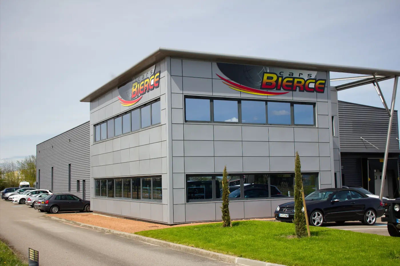 Vue extérieure du bâtiment principal